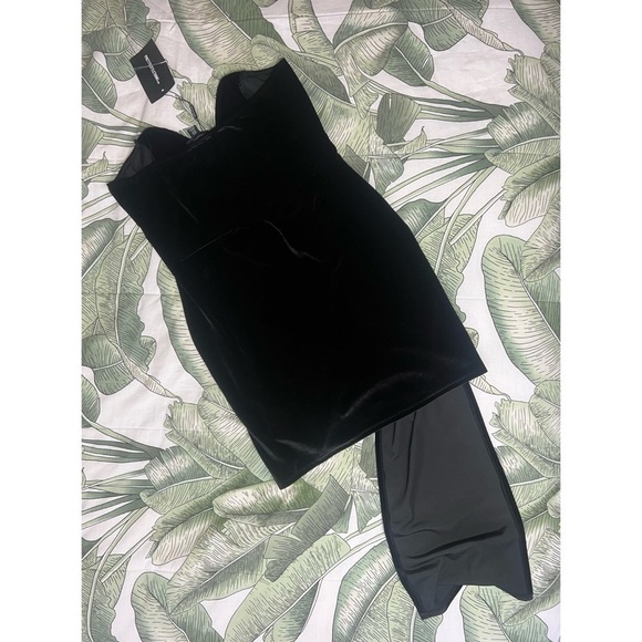 Pretty Little Thing Black V-Neck Velvet Bodycon Strapless Mini Dress Sz 12 Large - Picture 6 of 6